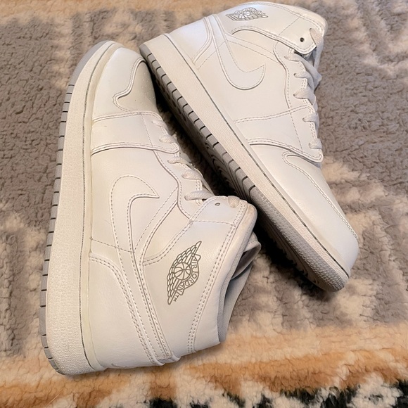Jordan 1 Mid White - Picture 5 of 5